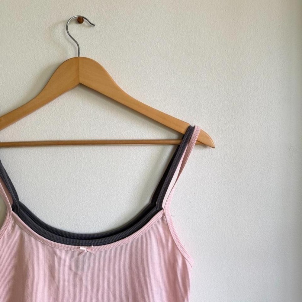 Pink tank top with black trim Size XL - Picture 3 of 5